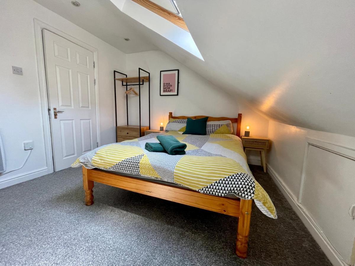 8 Person, 4 Bedroom Light, Warm & Modern Apartment Cardiff Exteriör bild